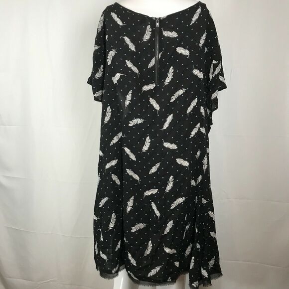 Torrid Shirt Women Sz 3X Black White Feather Polka Dot Lightweight Short Sleeve - Picture 4 of 10